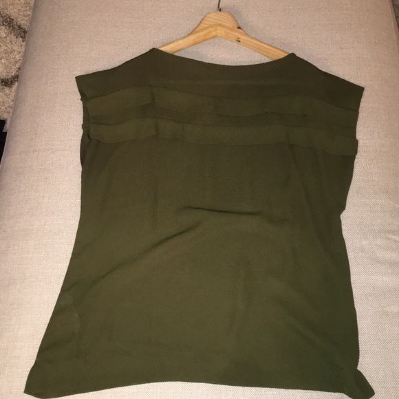 Medium banana Republic shift top. - Picture 4 of 4